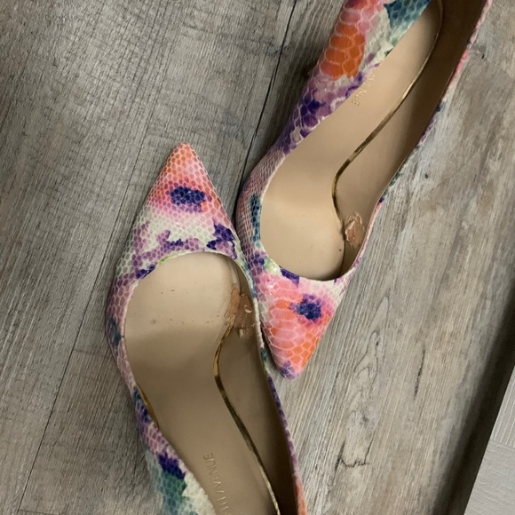 Saks Fifth Avenue Leather Heels - Picture 7 of 10